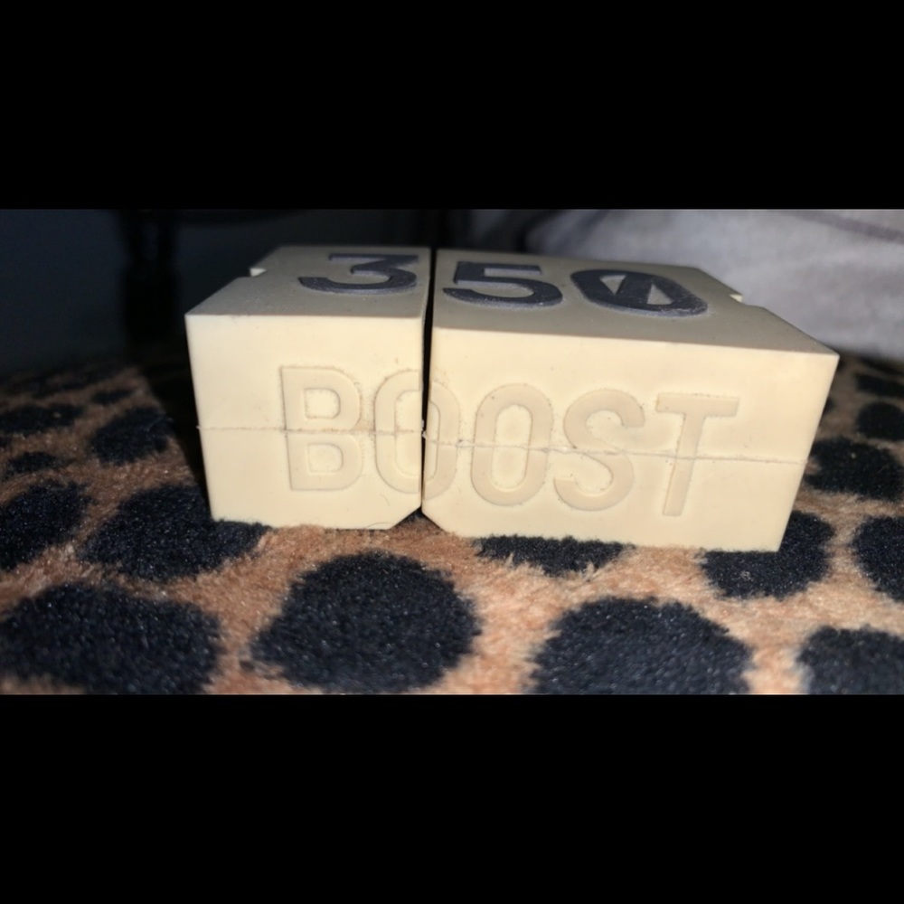 airpod case - Picture 2 of 4
